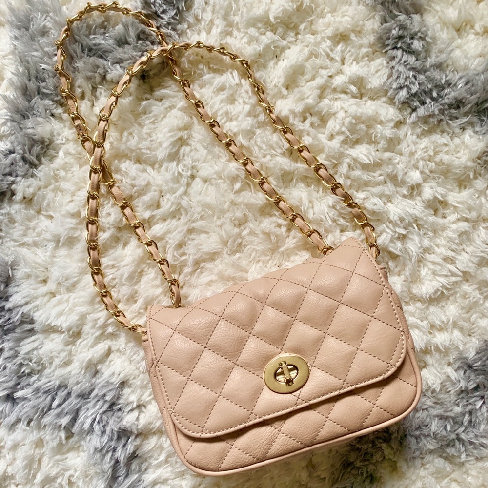 Cream colored shoulder bag from Aldo